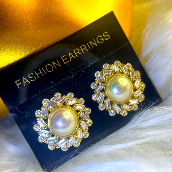 Vintage clip earrings - Picture 1 of 4